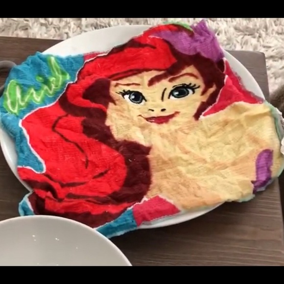Disney Princess Ariel Magic Expanding Towel! - Picture 3 of 4